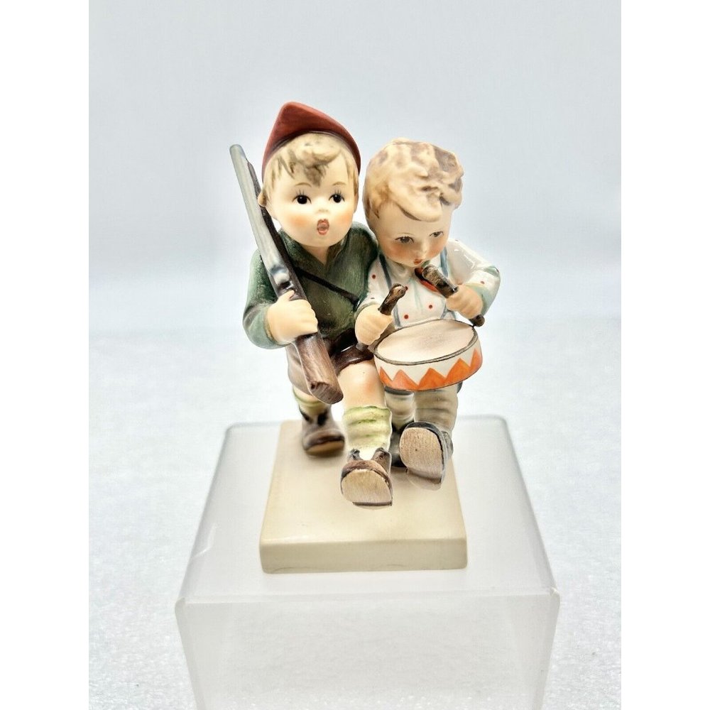 GOEBEL HUMMEL 50 2/0 “VOLUNTEERS”BOYS MARCHING RIFLE DRUM  5" FIGURINE